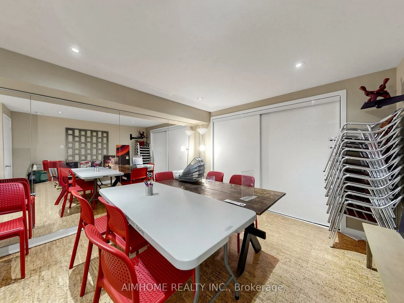 1089, Dundas, South Riverdale, Toronto