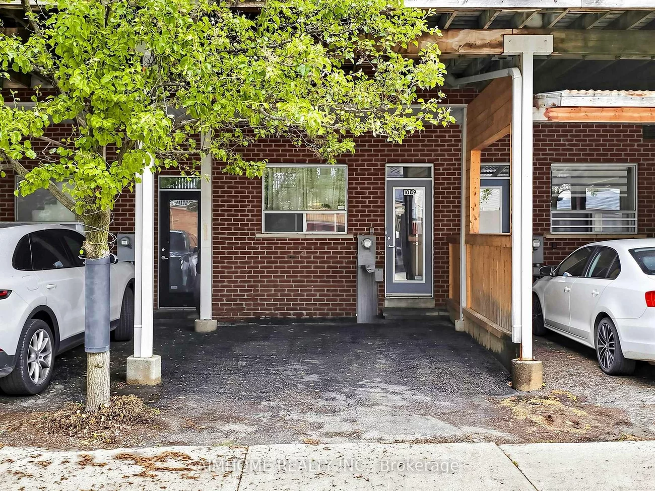 1089, Dundas, South Riverdale, Toronto