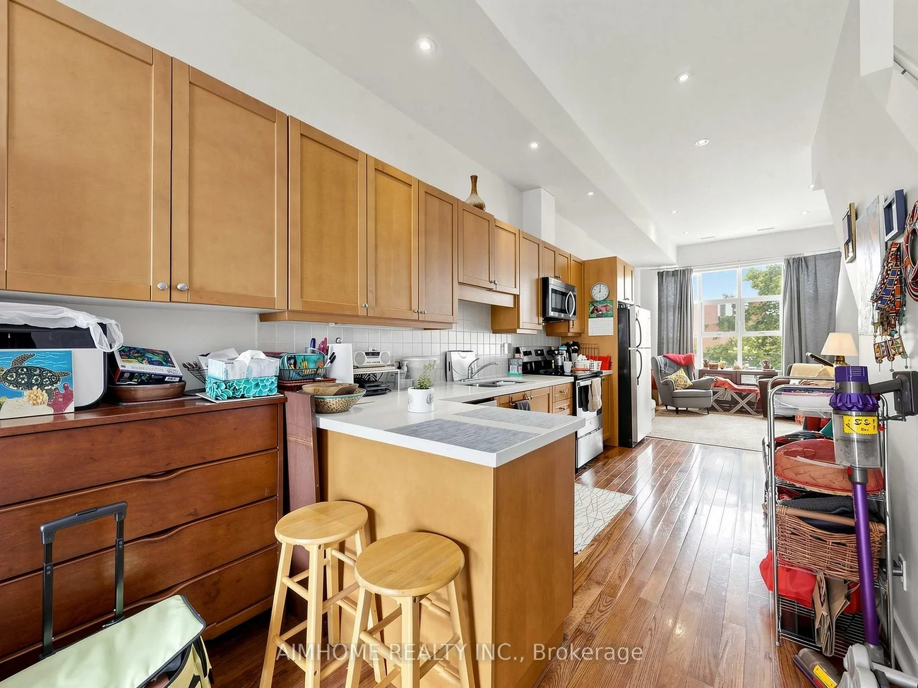 1089, Dundas, South Riverdale, Toronto