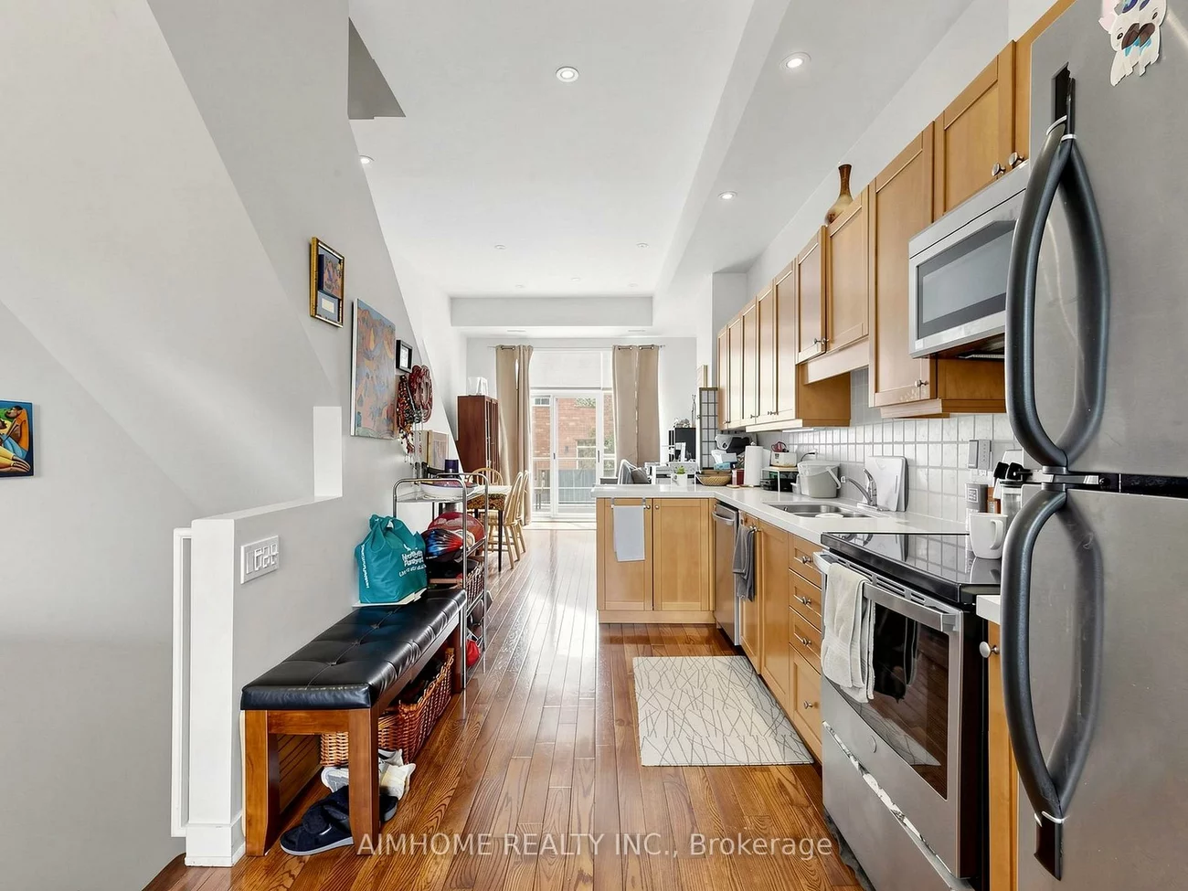 1089, Dundas, South Riverdale, Toronto