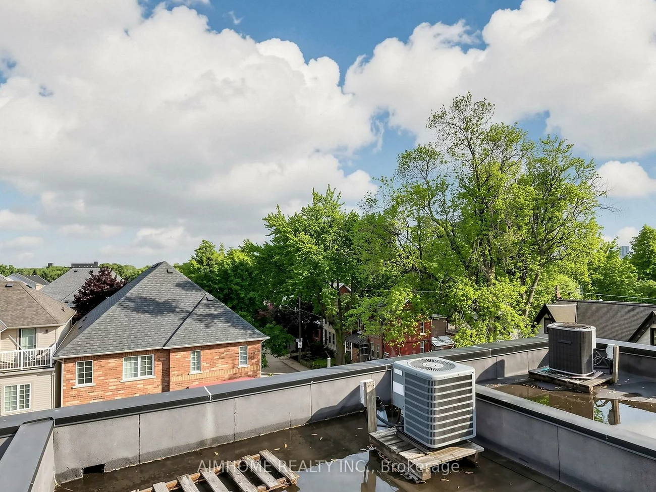 1089, Dundas, South Riverdale, Toronto