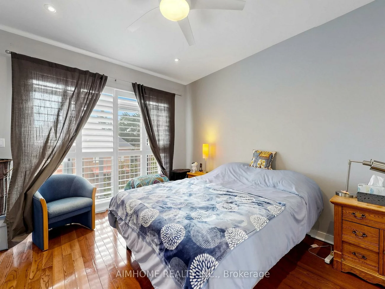 1089, Dundas, South Riverdale, Toronto