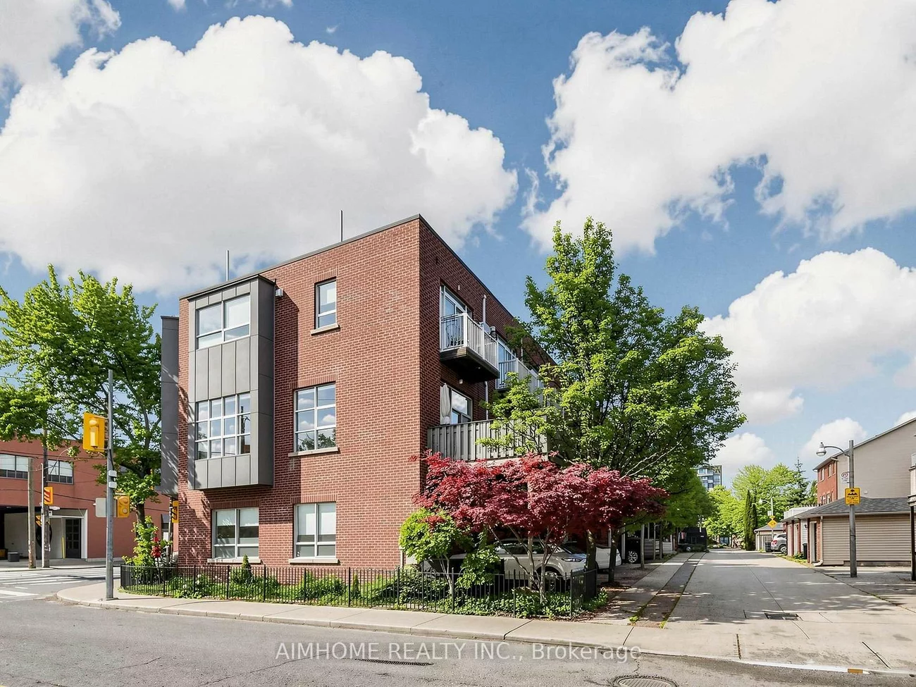 1089, Dundas, South Riverdale, Toronto