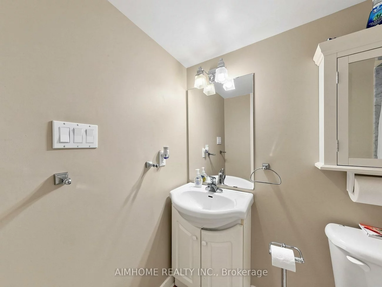 1089, Dundas, South Riverdale, Toronto