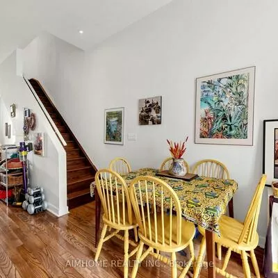 1089, Dundas, South Riverdale, Toronto