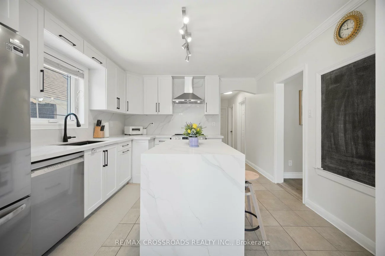 18, Adanac, Cliffcrest, Toronto