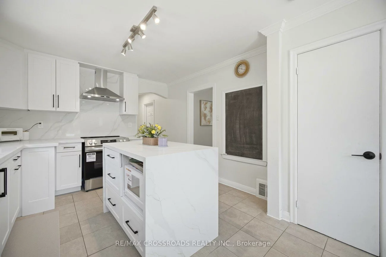 18, Adanac, Cliffcrest, Toronto