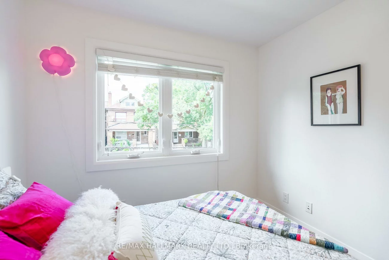 397, Strathmore, Danforth, Toronto