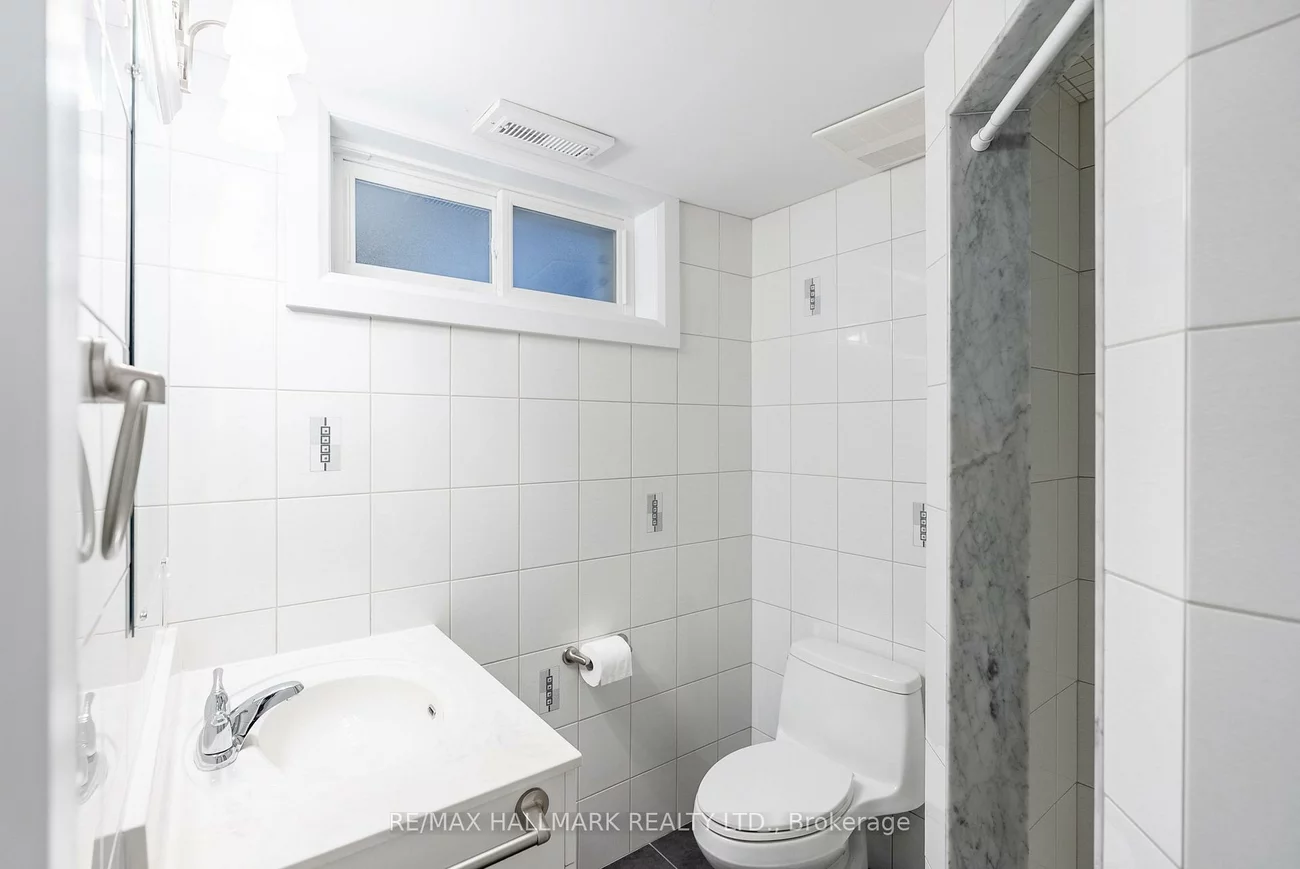 397, Strathmore, Danforth, Toronto