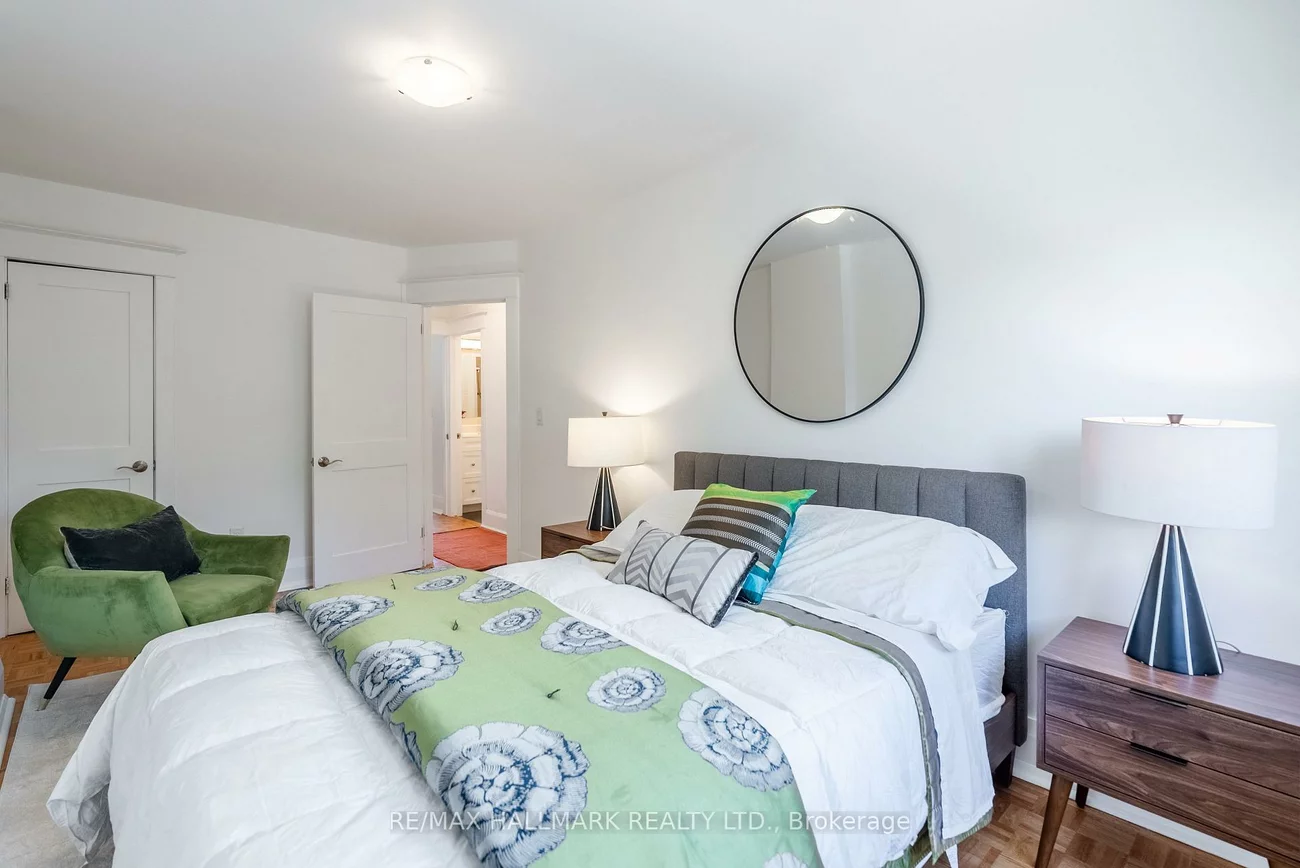397, Strathmore, Danforth, Toronto