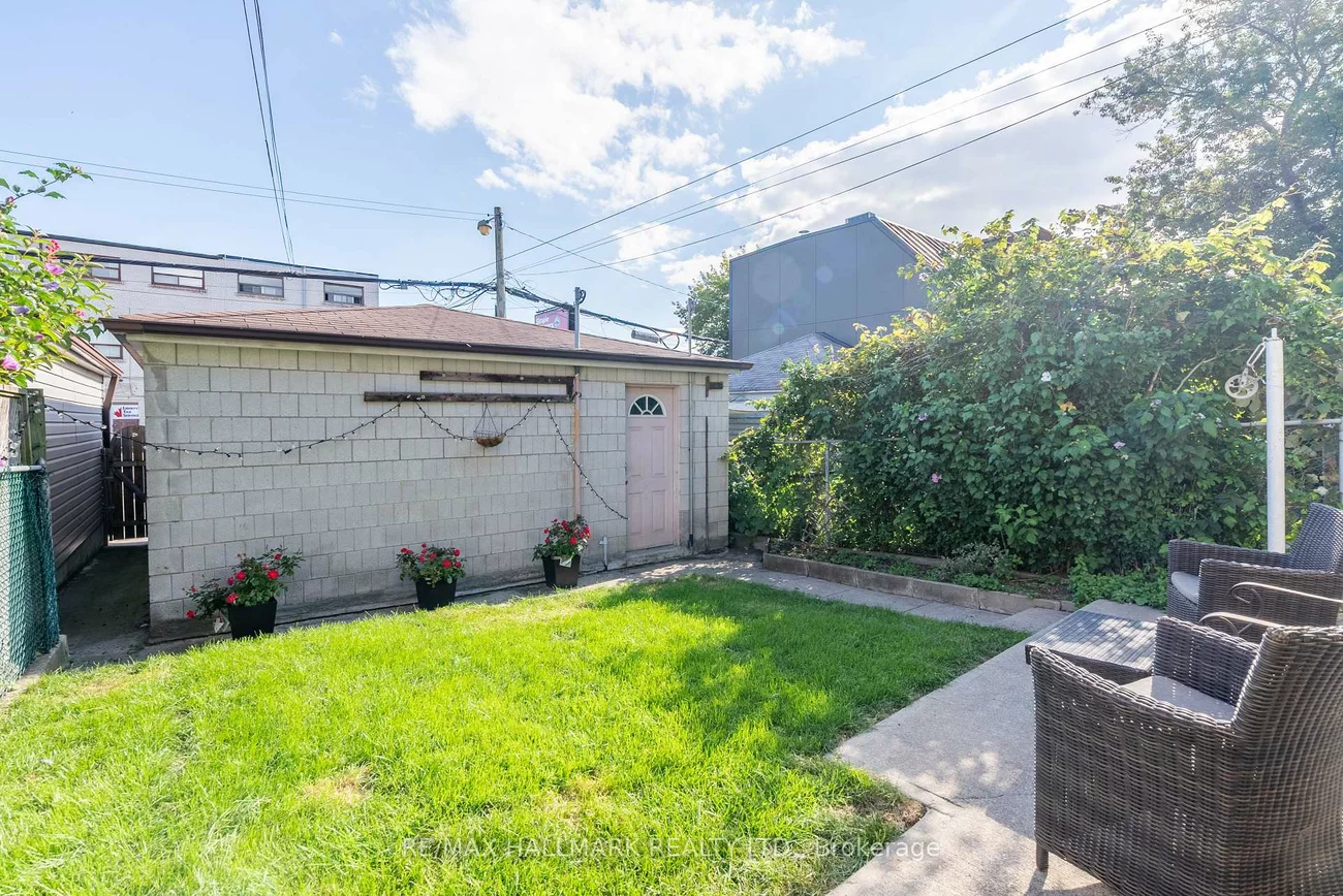 397, Strathmore, Danforth, Toronto