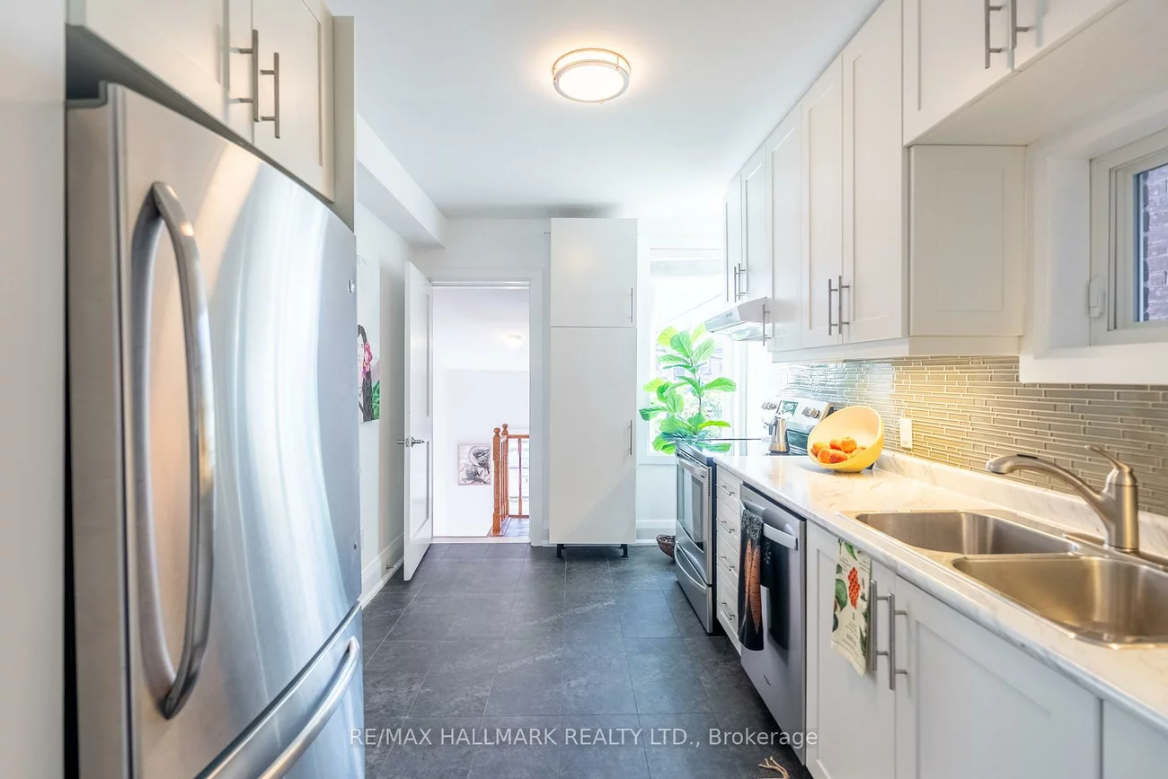 397, Strathmore, Danforth, Toronto
