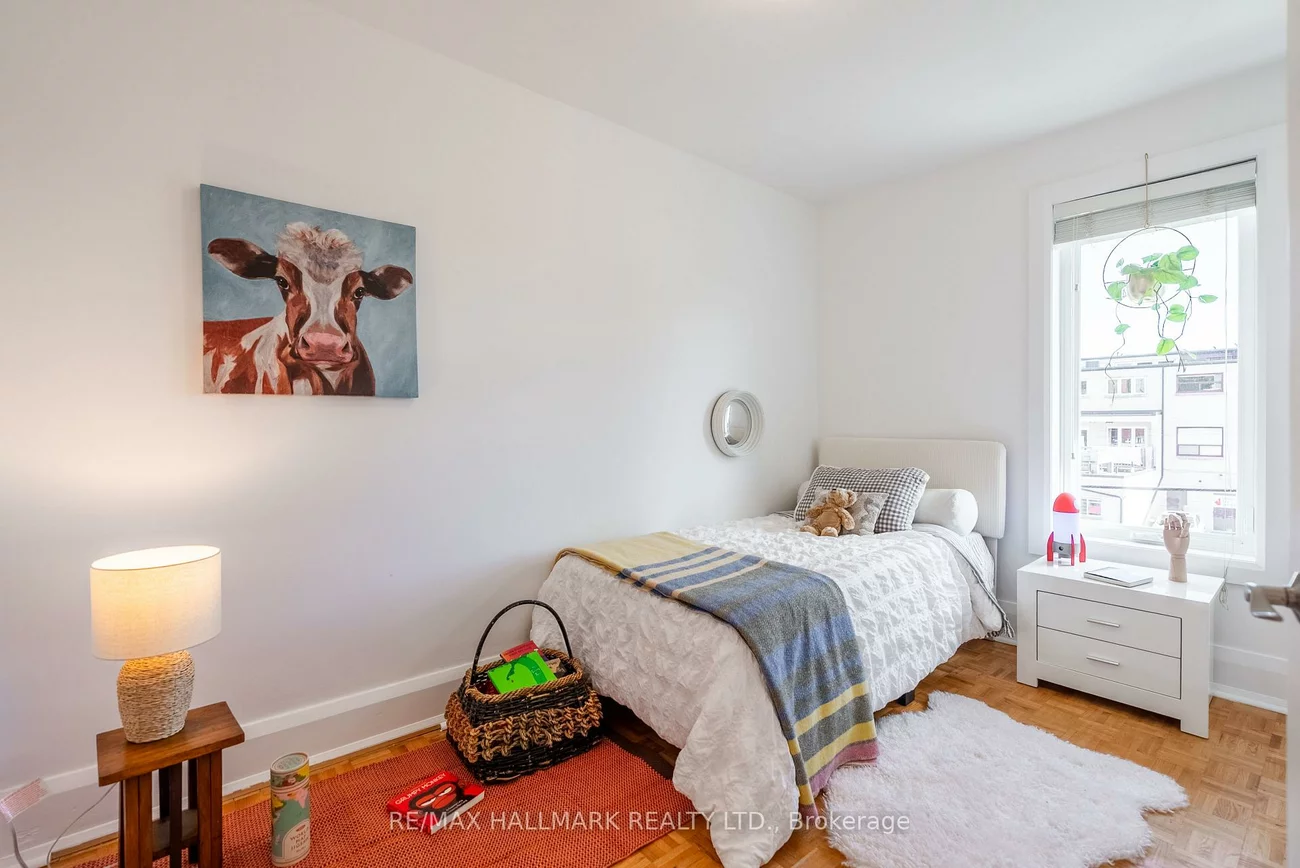 397, Strathmore, Danforth, Toronto