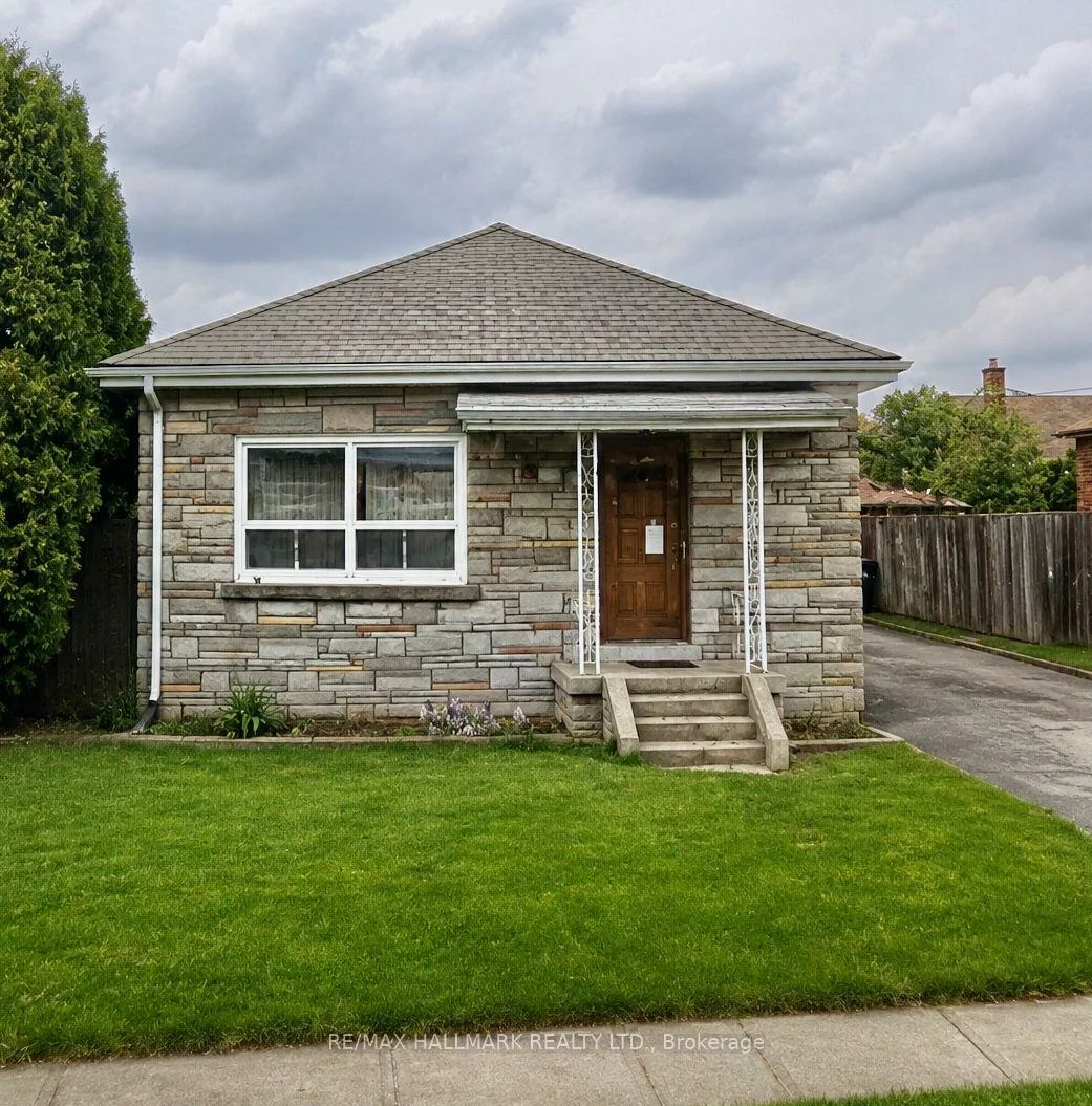 4, Bergen, Dorset Park, Toronto