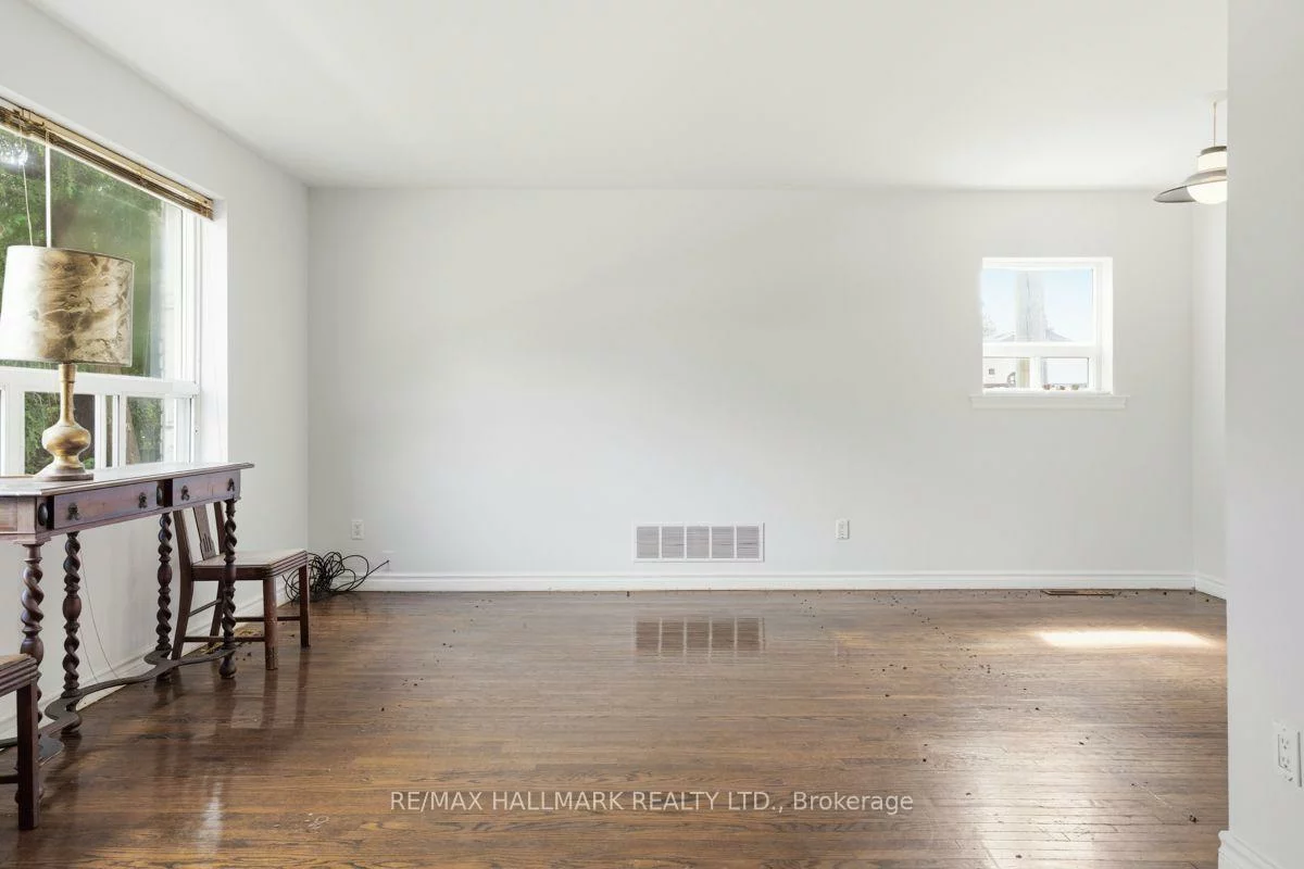 4, Bergen, Dorset Park, Toronto