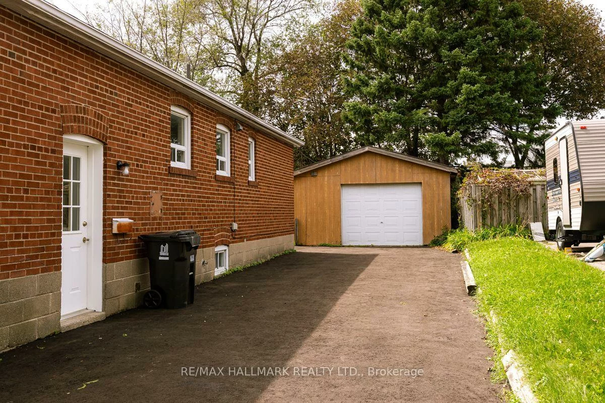 4, Bergen, Dorset Park, Toronto