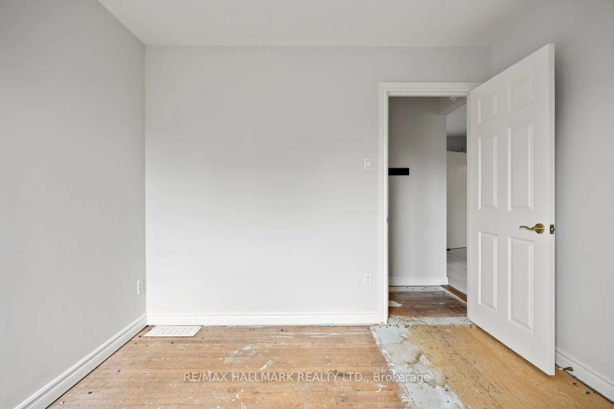 4, Bergen, Dorset Park, Toronto