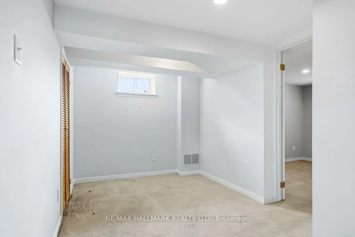 4, Bergen, Dorset Park, Toronto