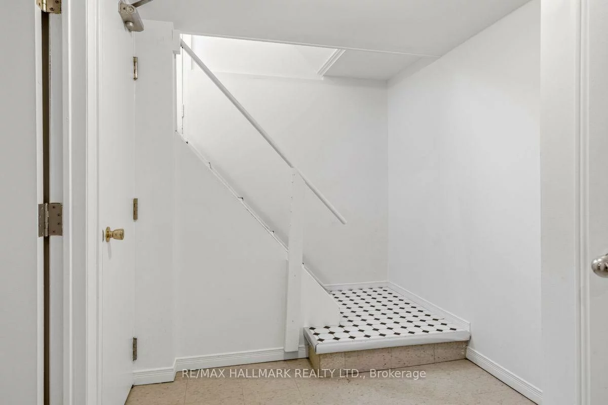 4, Bergen, Dorset Park, Toronto