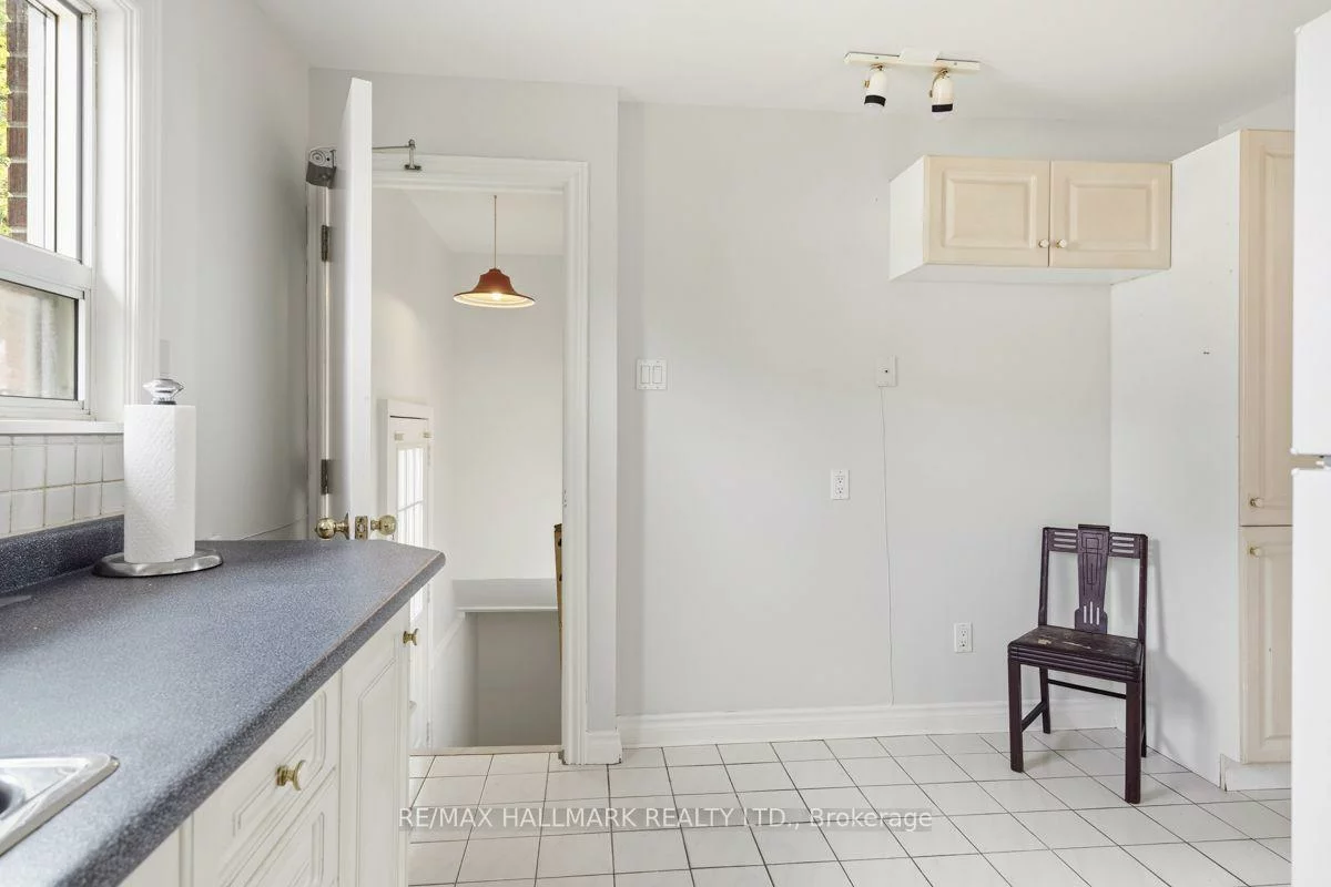 4, Bergen, Dorset Park, Toronto