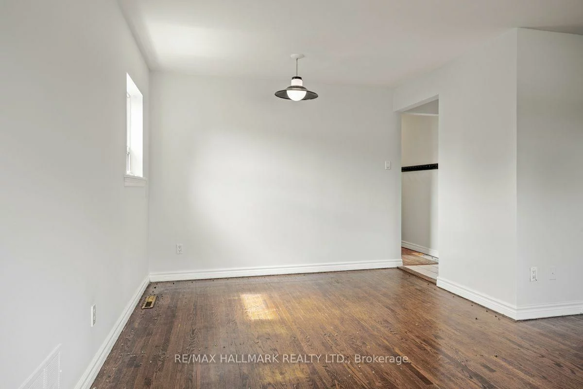4, Bergen, Dorset Park, Toronto