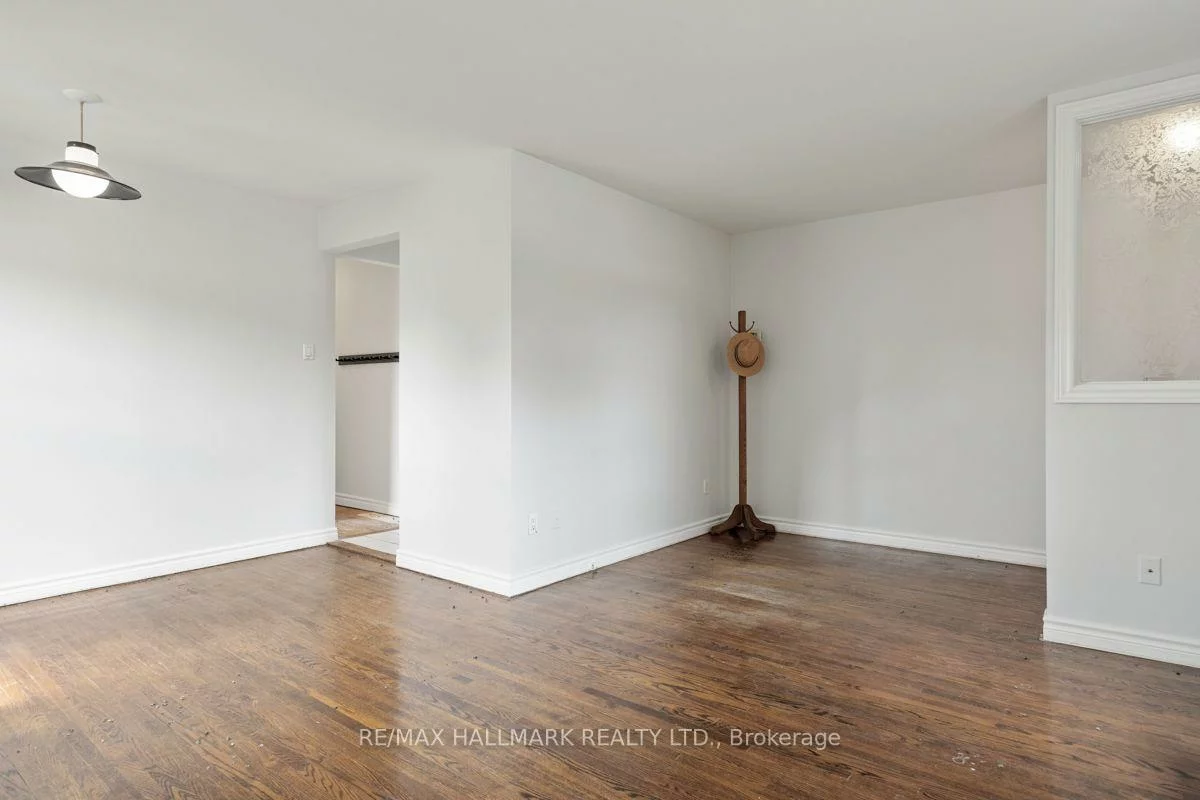 4, Bergen, Dorset Park, Toronto