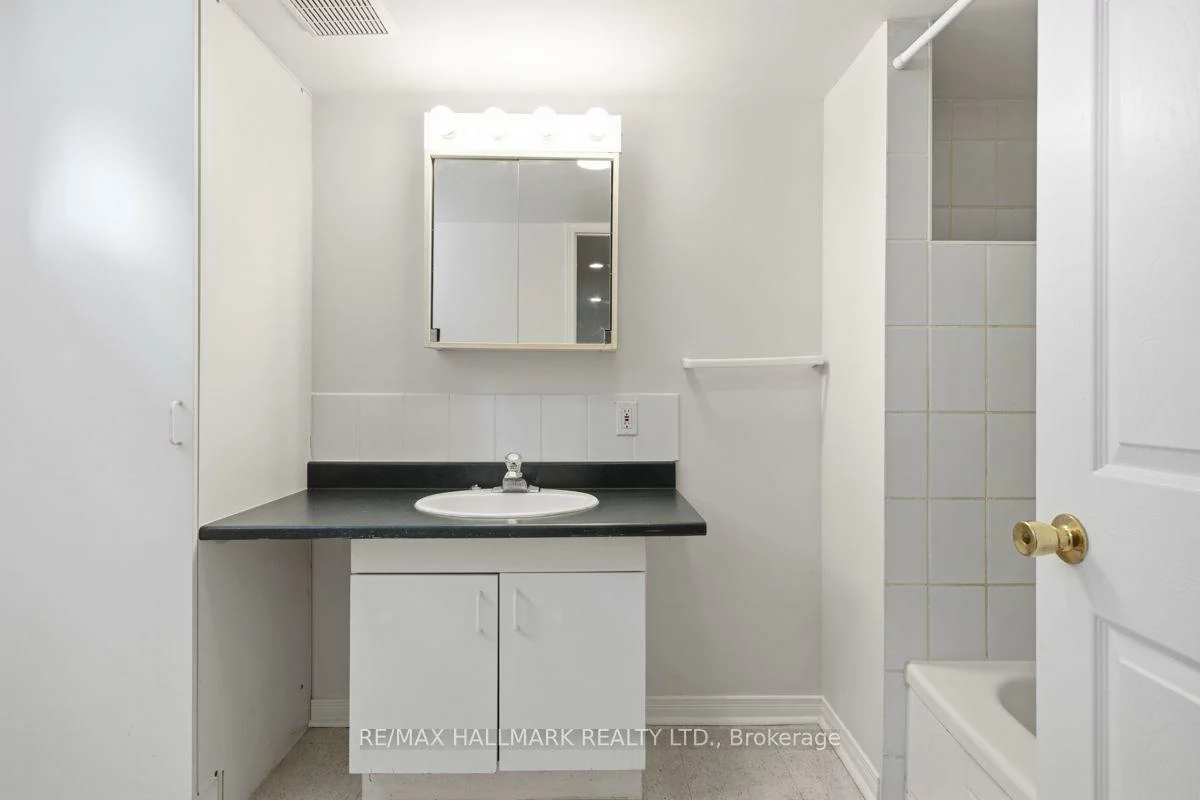4, Bergen, Dorset Park, Toronto