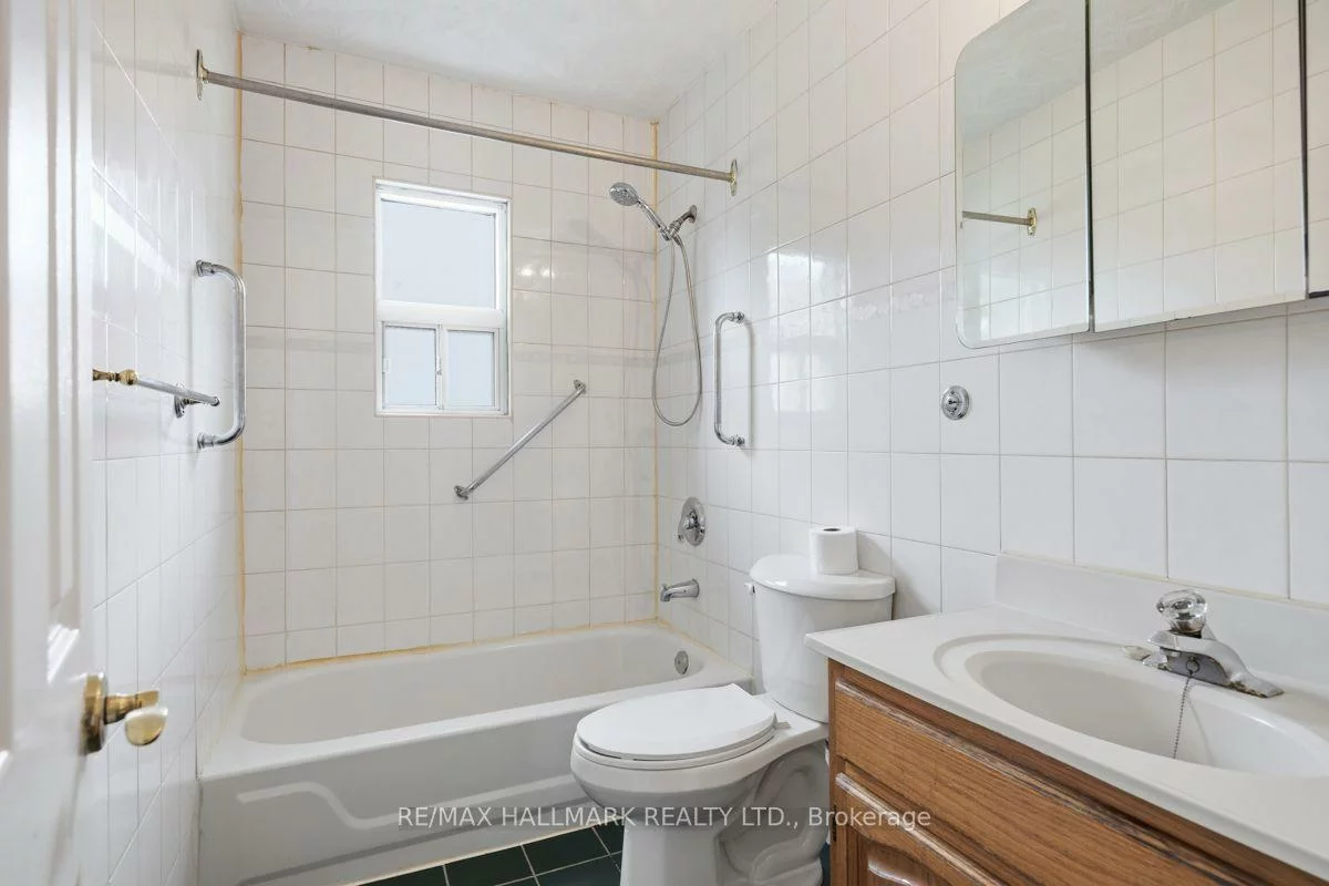 4, Bergen, Dorset Park, Toronto