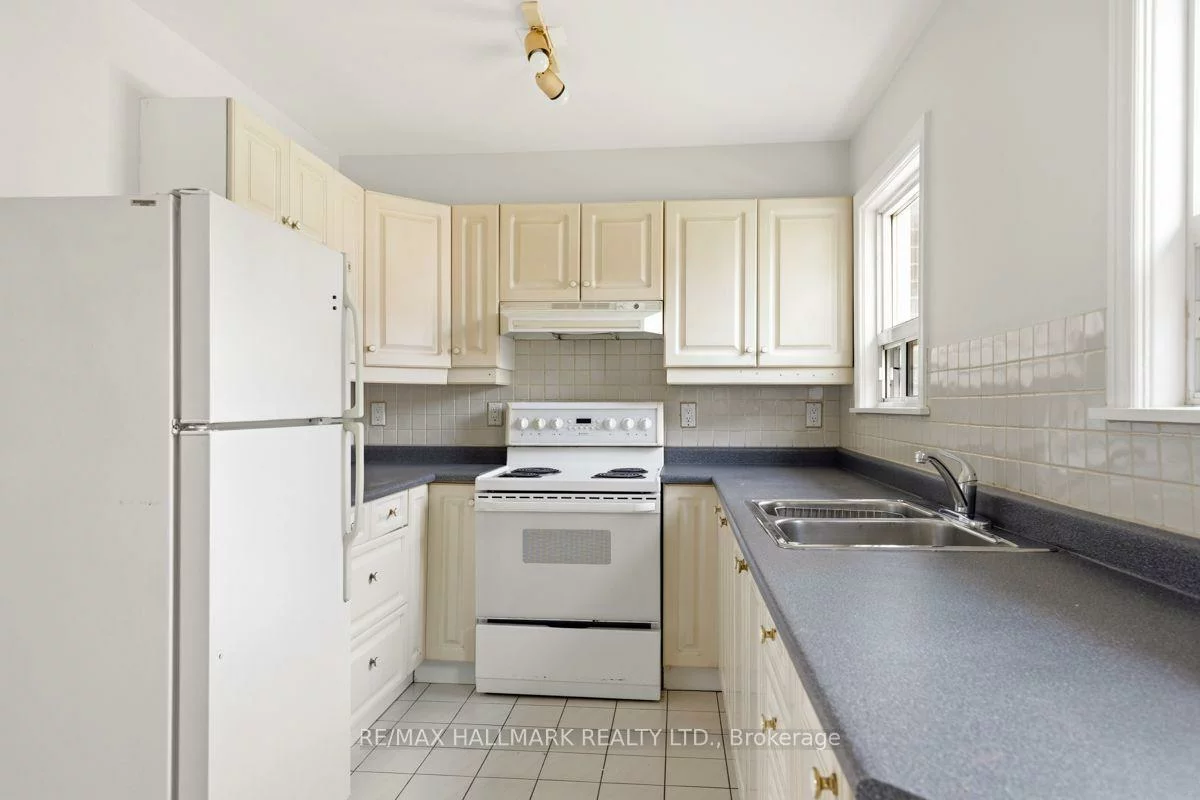 4, Bergen, Dorset Park, Toronto