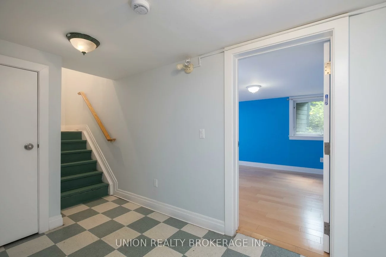 9, Simpson, South Riverdale, Toronto