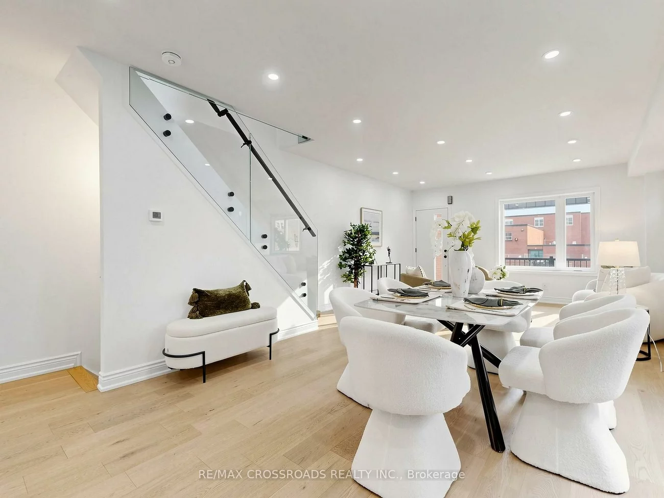 548, Glebeholme, Danforth, Toronto