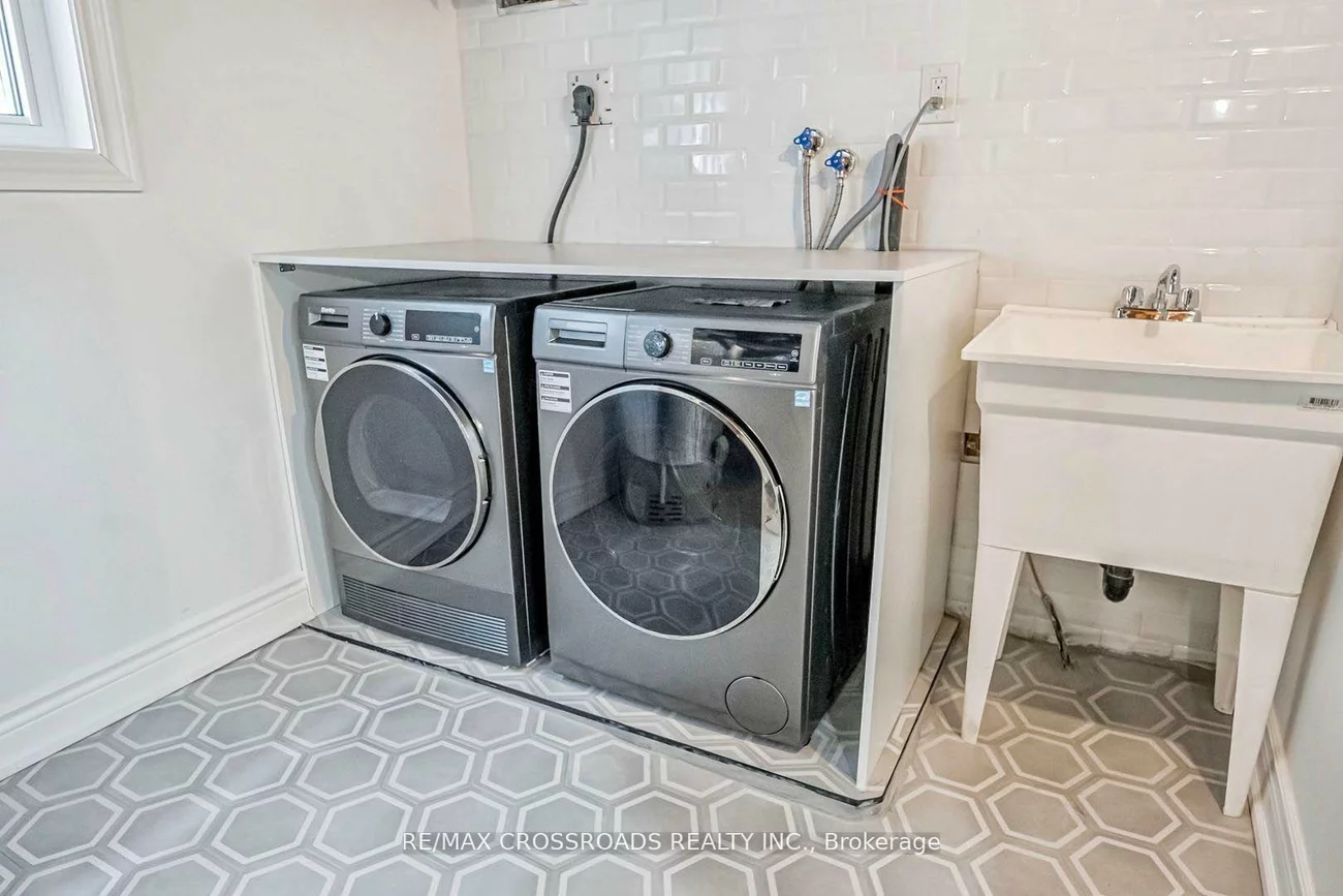 548, Glebeholme, Danforth, Toronto
