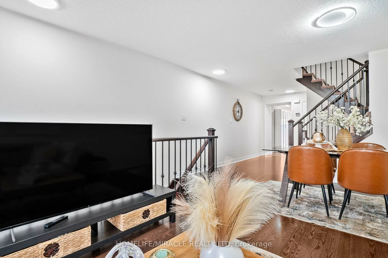 3, De Jong, Dorset Park, Toronto
