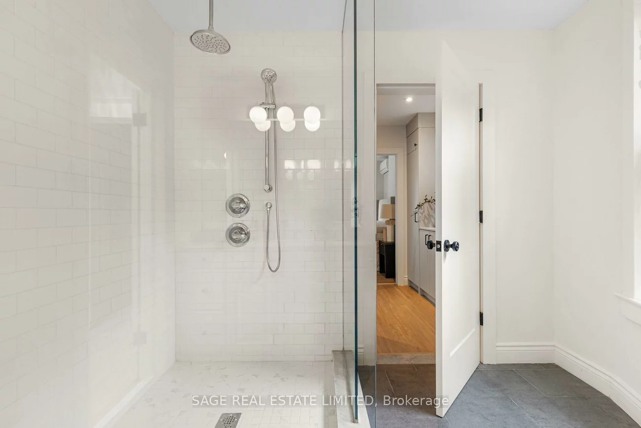 11, Bertmount, South Riverdale, Toronto