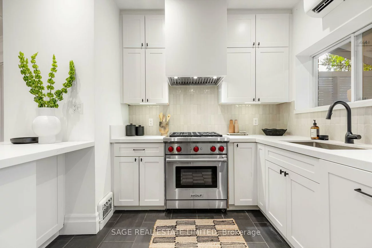 11, Bertmount, South Riverdale, Toronto
