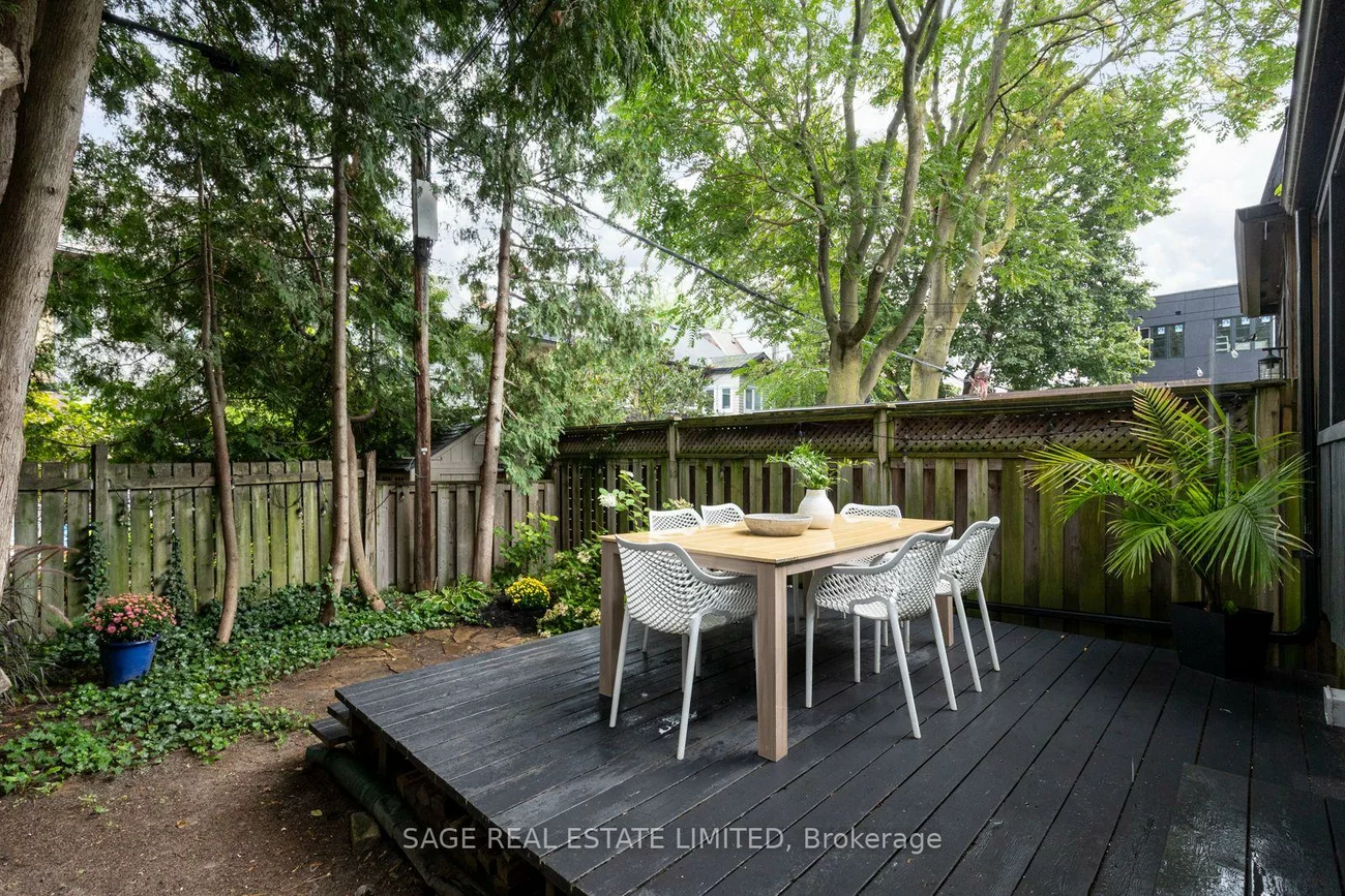 11, Bertmount, South Riverdale, Toronto