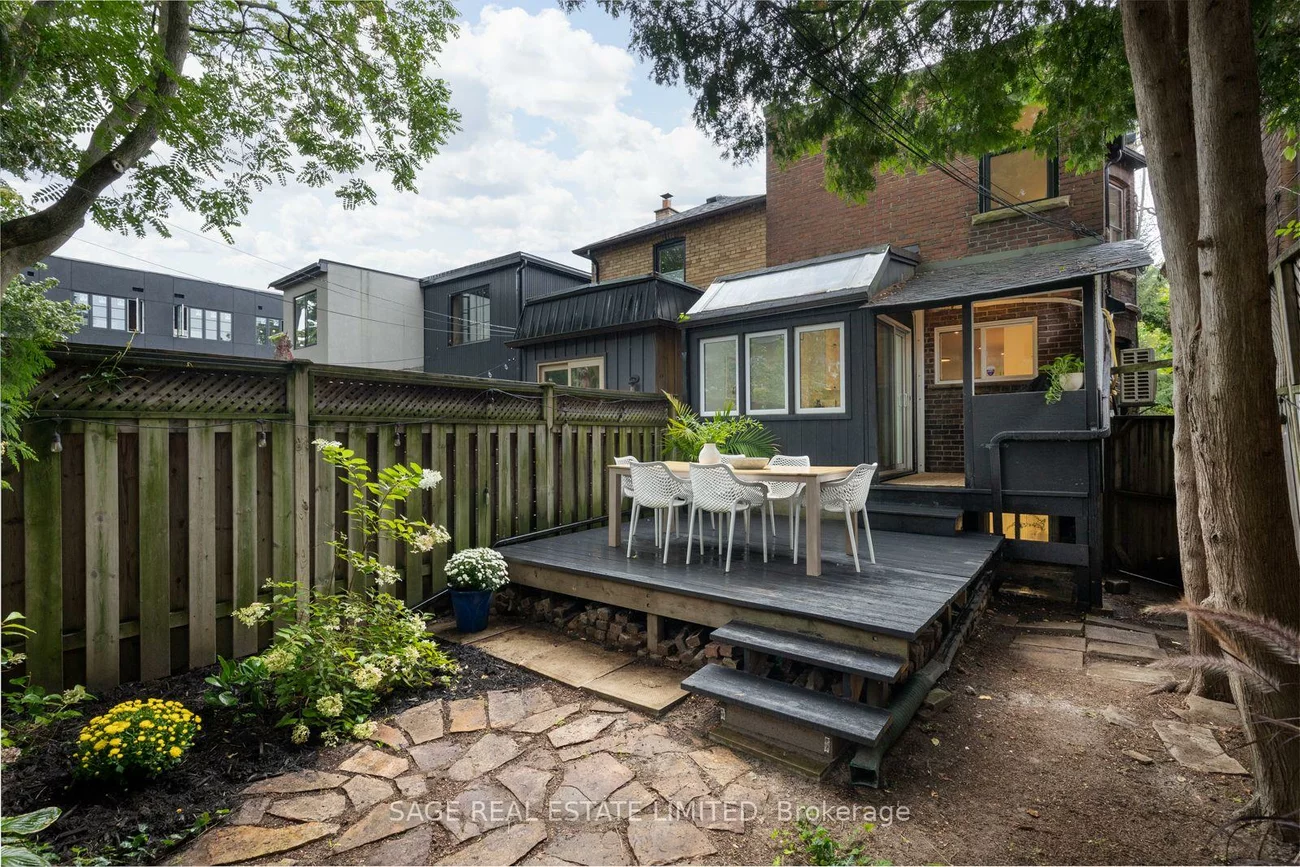 11, Bertmount, South Riverdale, Toronto