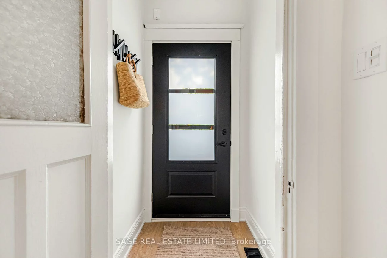 11, Bertmount, South Riverdale, Toronto