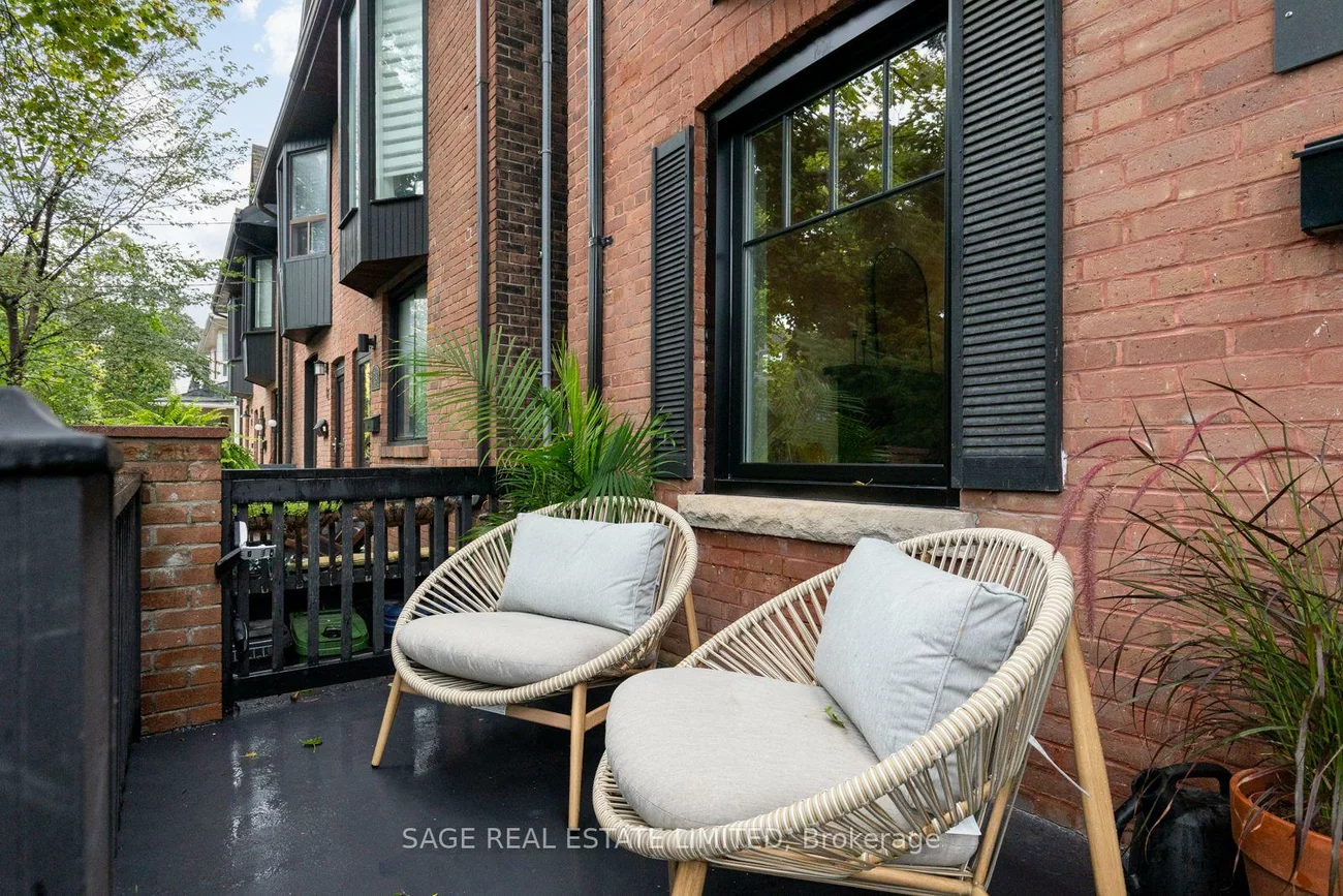 11, Bertmount, South Riverdale, Toronto