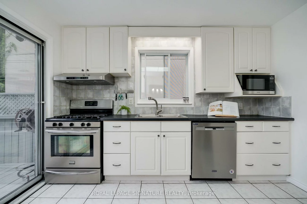 14, Sutherland, Crescent Town, Toronto