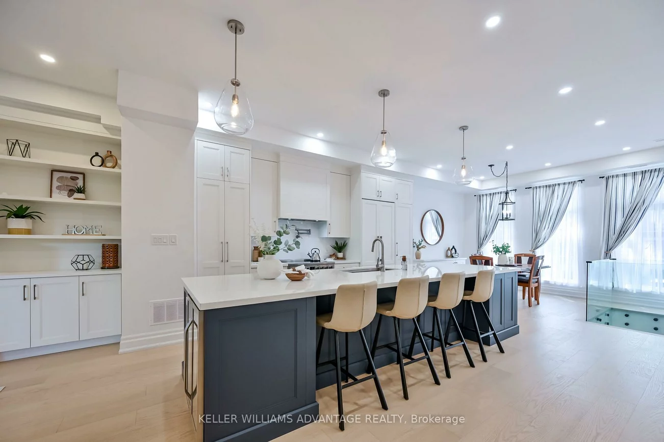 17 B, Haig, Birchcliffe-Cliffside, Toronto