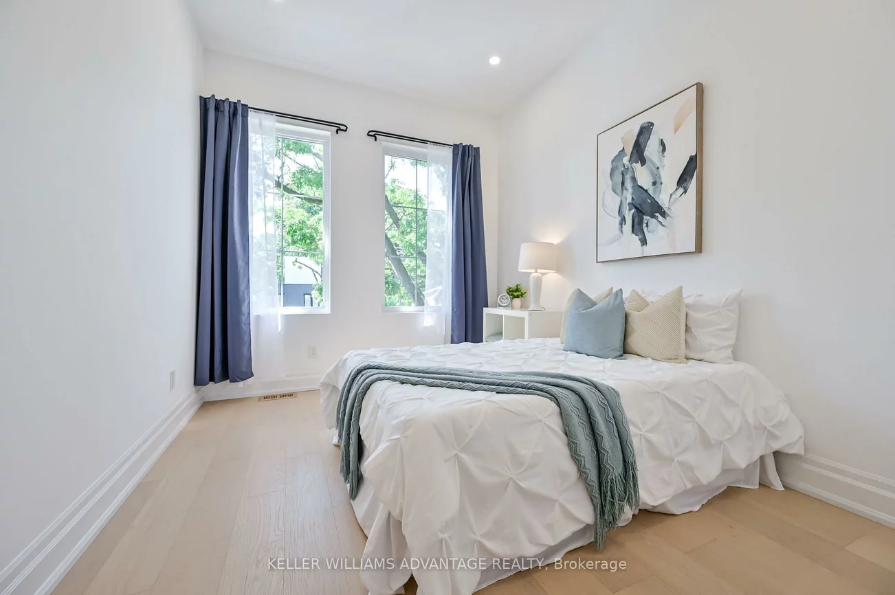 17 B, Haig, Birchcliffe-Cliffside, Toronto