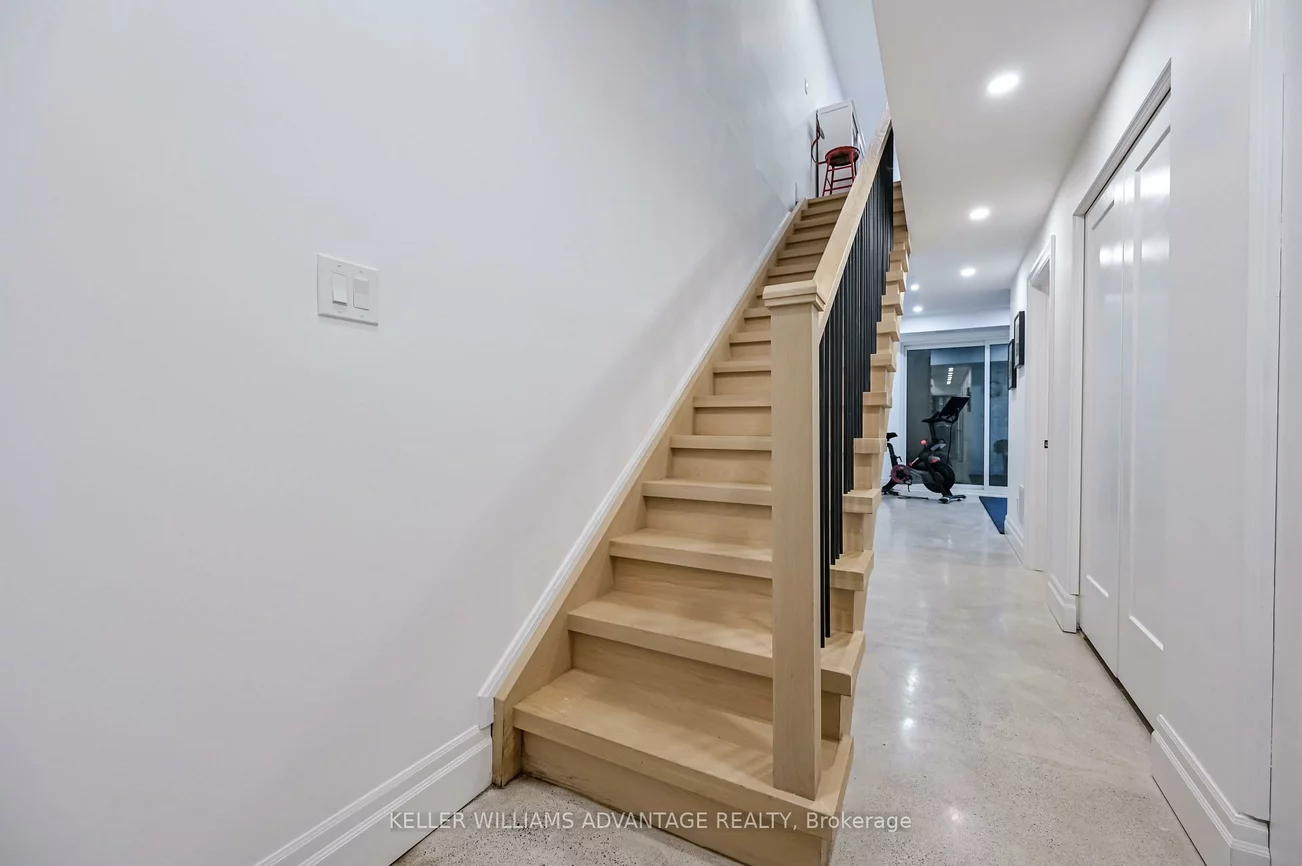 17 B, Haig, Birchcliffe-Cliffside, Toronto