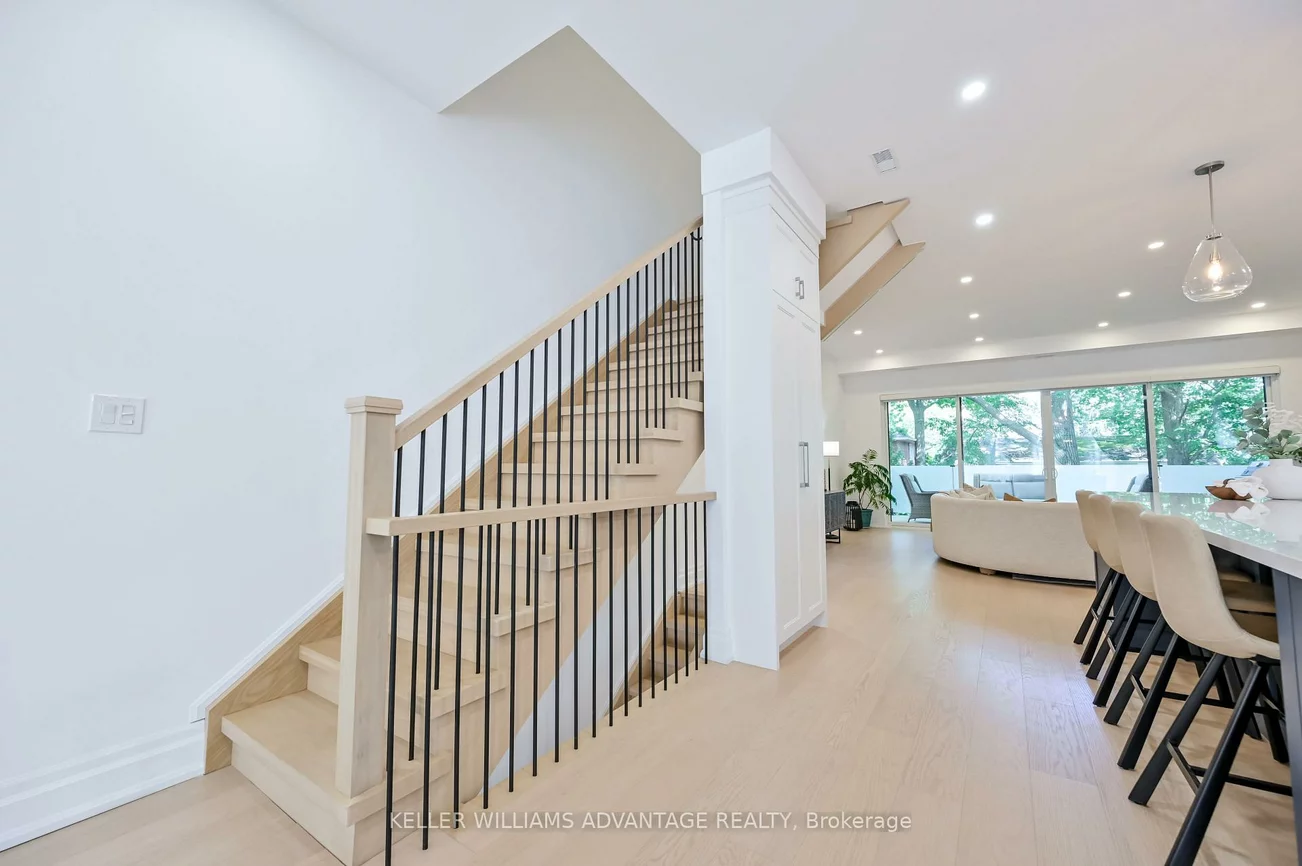 17 B, Haig, Birchcliffe-Cliffside, Toronto