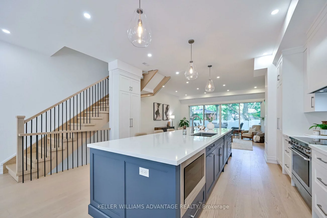 17 B, Haig, Birchcliffe-Cliffside, Toronto