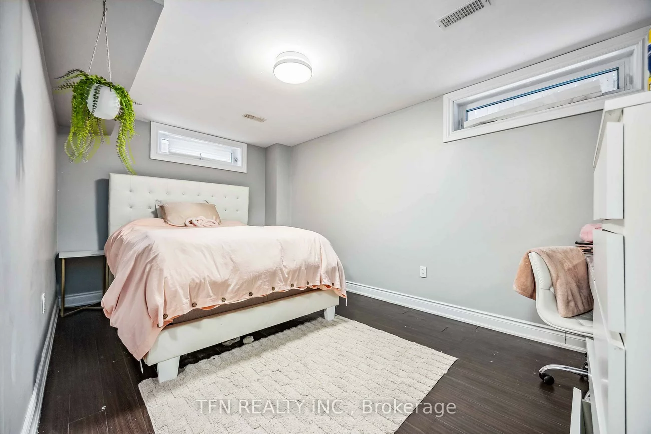 282B, Aylesworth, Birchcliffe-Cliffside, Toronto