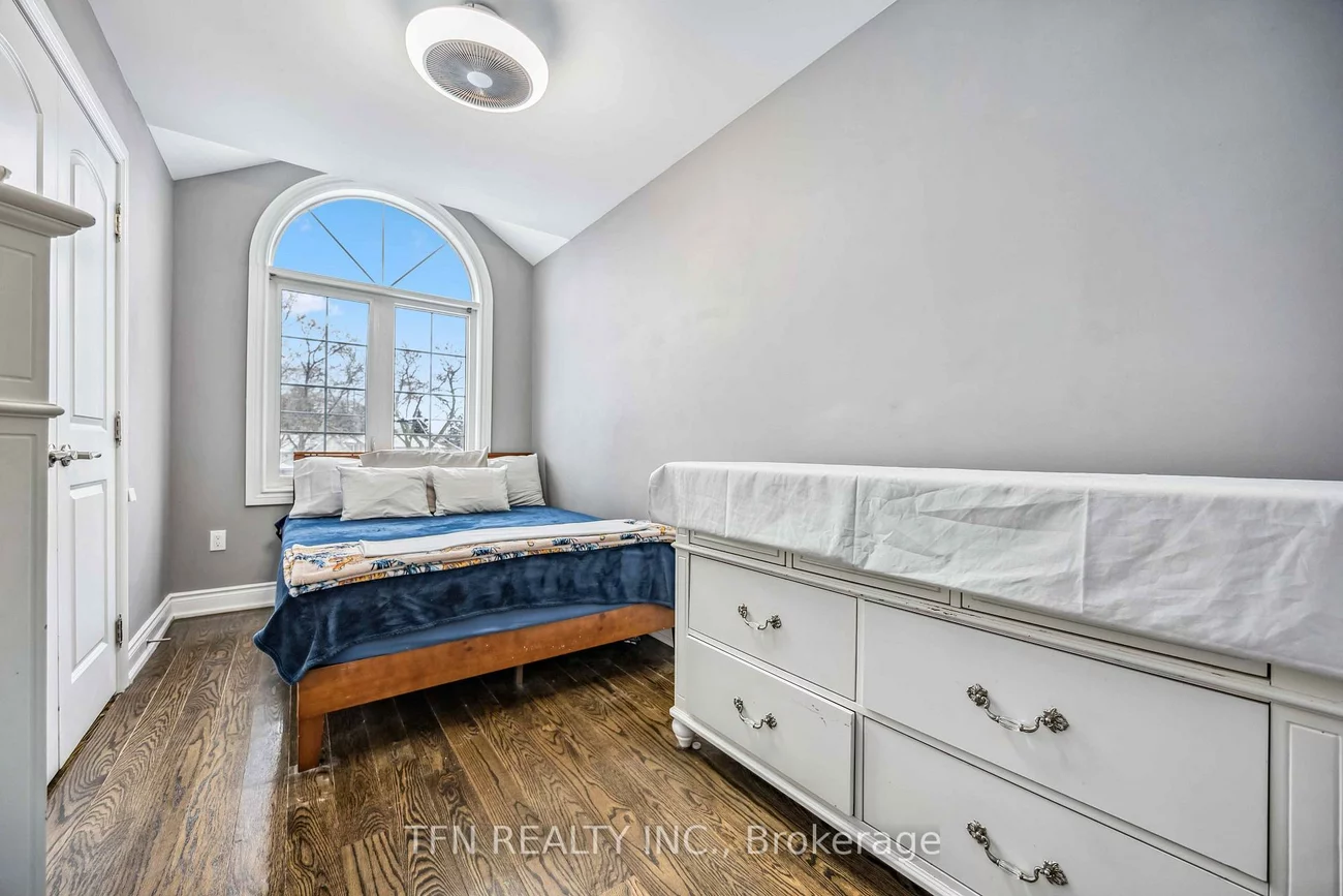 282B, Aylesworth, Birchcliffe-Cliffside, Toronto
