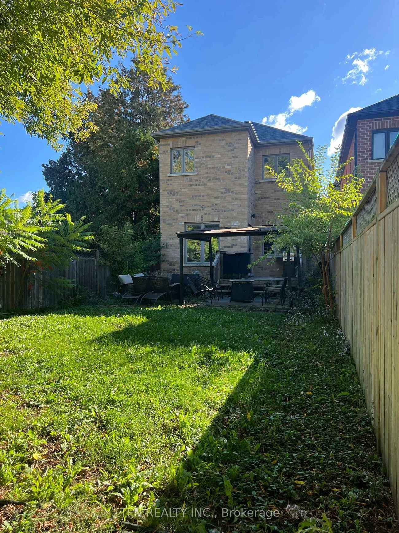 282B, Aylesworth, Birchcliffe-Cliffside, Toronto