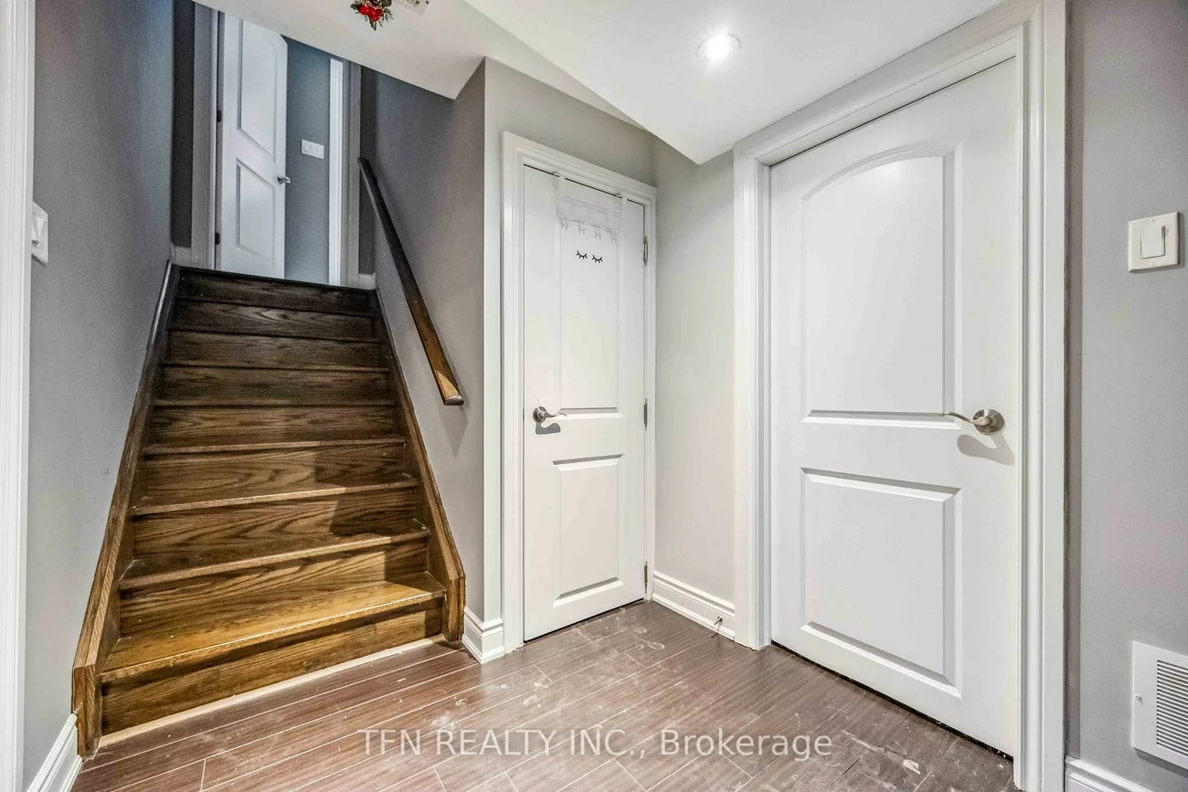 282B, Aylesworth, Birchcliffe-Cliffside, Toronto