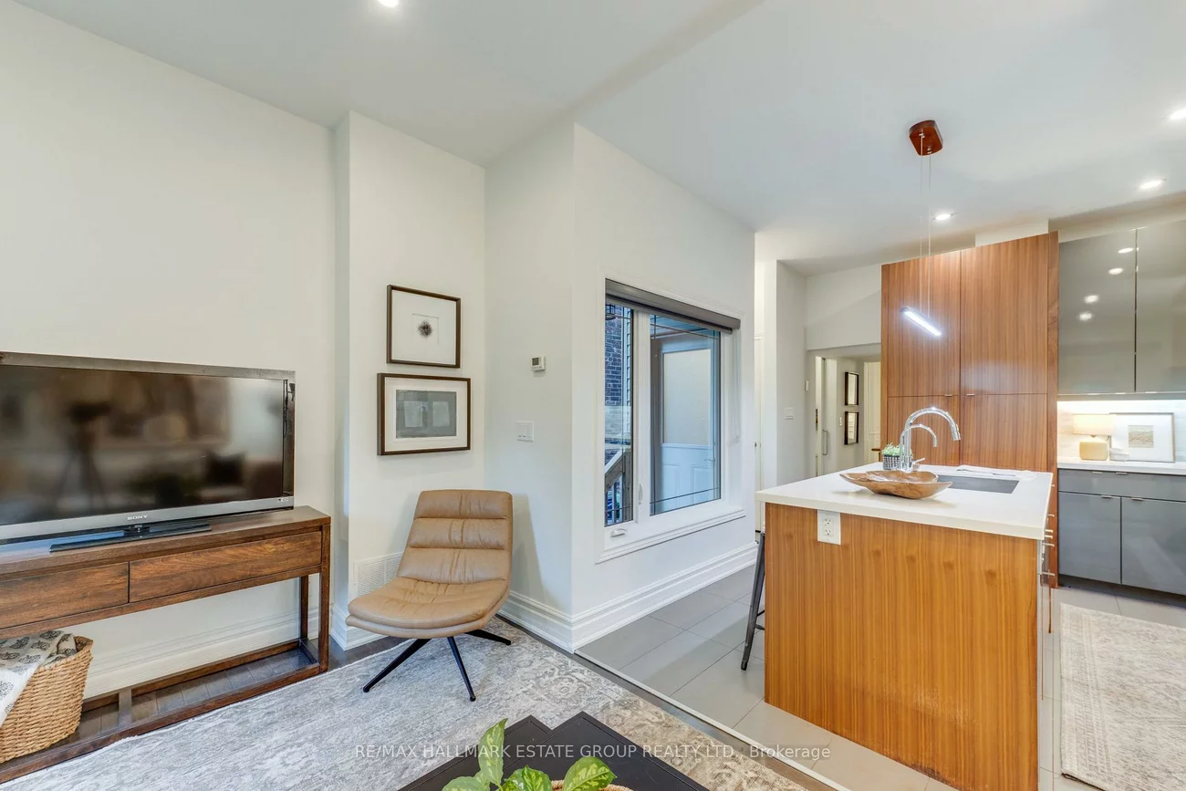 157, Heward, South Riverdale, Toronto